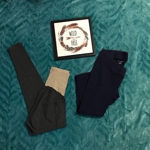 💙FREE W MATERNITY PURCHASE💙 2 Medium Leggings